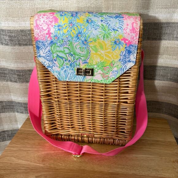 Lilly Pulitzer Handbags - Lilly Pulitzer Cheek To Cheek Wicket‎ Wine Basket